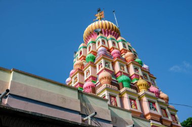 Pune, Hindistan - 31 Mayıs 2024: Pune Hindistan yakınlarındaki Wagholi 'deki renkli Wagheshwar Hindu Tapınağı.