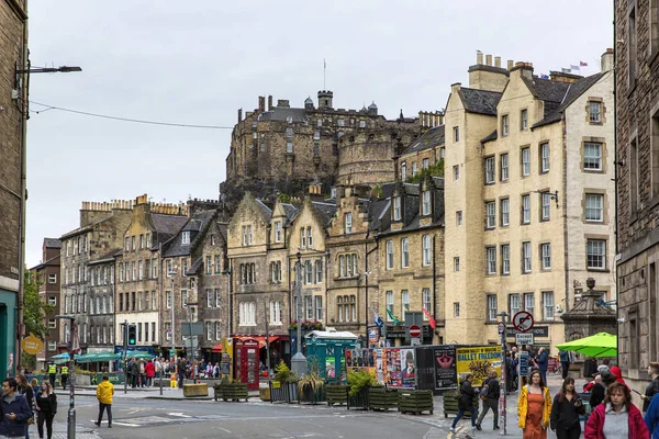 stock image EDINBURGH, SCOTLAND 2022, August 21: Edinburgh street views, old town. People walking on the road. Edinburgh International Festival