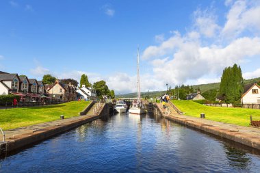 AUGUSTUS, SCOTHLAND 2022, 20 Ağustos: Fort Augustus, İskoçya 'da köprü ve kilitler