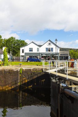 AUGUSTUS, SCOTHLAND 2022, 20 Ağustos: Fort Augustus, İskoçya 'da köprü ve kilitler
