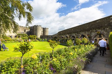 STIRLING, SCOTLAND 2022, 21 Ağustos: Stirling Kalesi İskoçya 'daki en büyük ve en önemli kalelerden biridir. Castle Hill adında kayalık bir tepede inşa edildi.