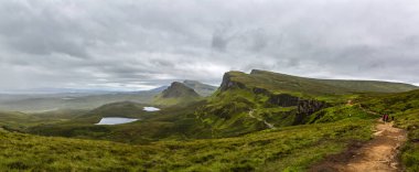 Yazın İskoçya, Skye Adası 'ndaki Quiraing' in muhteşem manzarasının güzel bir görüntüsü.