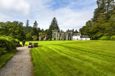 İskoçya 'nın Skye Adası' ndaki Armadale Kalesi 'nin güzel manzarası.