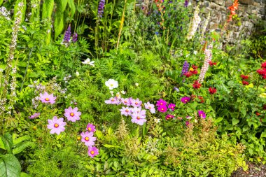 İskoçya 'nın Skye Adası' ndaki Armadale Kalesi 'nin güzel manzarası.