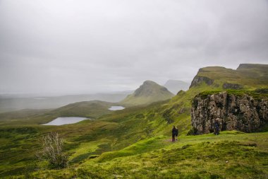 Yazın İskoçya, Skye Adası 'ndaki Quiraing' in muhteşem manzarasının güzel bir görüntüsü.