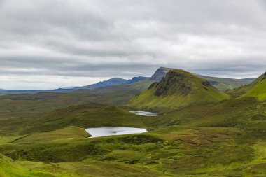 Yazın İskoçya, Skye Adası 'ndaki Quiraing' in muhteşem manzarasının güzel bir görüntüsü.