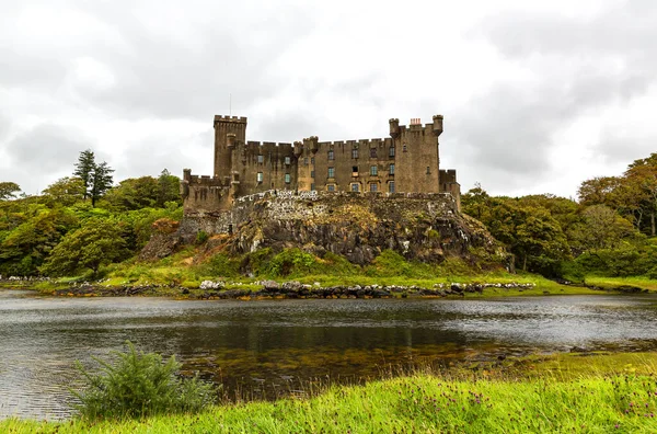 Dunvegan Castle Castelo Localizado Dunvegan Uma Pequena Cidade Escócia Ilha — Fotografia de Stock