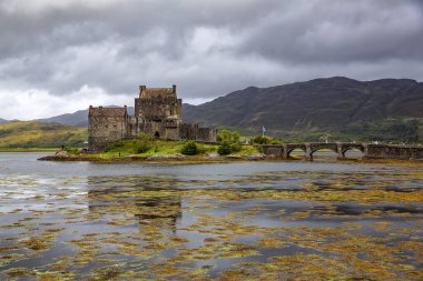 İskoçya 'daki Eilean Donan Kalesi' nin güzel manzarası