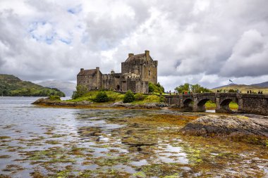 İskoçya 'daki Eilean Donan Kalesi' nin güzel manzarası