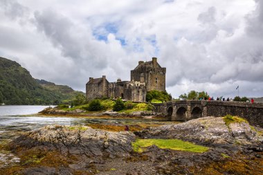 İskoçya 'daki Eilean Donan Kalesi' nin güzel manzarası