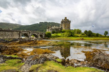 İskoçya 'daki Eilean Donan Kalesi' nin güzel manzarası