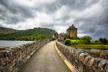 İskoçya 'daki Eilean Donan Kalesi' nin güzel manzarası