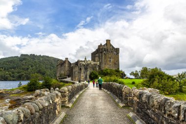 İskoçya 'daki Eilean Donan Kalesi' nin güzel manzarası