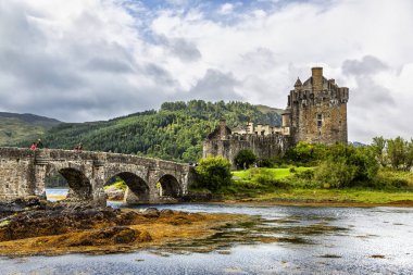 İskoçya 'daki Eilean Donan Kalesi' nin güzel manzarası