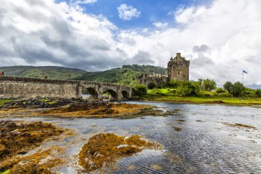 İskoçya 'daki Eilean Donan Kalesi' nin güzel manzarası