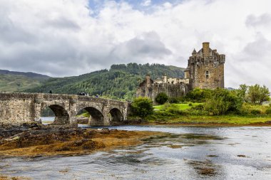 İskoçya 'daki Eilean Donan Kalesi' nin güzel manzarası