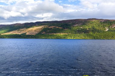 Loch Ness, İskoçya, Büyük Britanya yakınlarındaki Urquhart Kalesi harabeleri