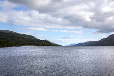 İskoçya 'daki ünlü Loch Ness.