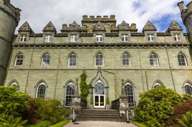 INVERARAY, SCOTLAND 2022, 20 Ağustos: Inveraray Kalesi. Argyll 'de İkonik İskoç Ziyaretçi Çekimi