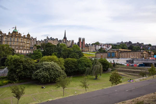 EDINBURGH, SCOTLAND 21 Ağustos 2022 İskoçya Prenslerden Edinburgh şehri manzarası