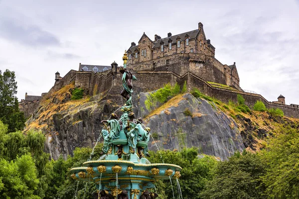 Edinburgh Castle Ancient Fortress Its Position Top Castle Rock Dominates — Stock Photo, Image