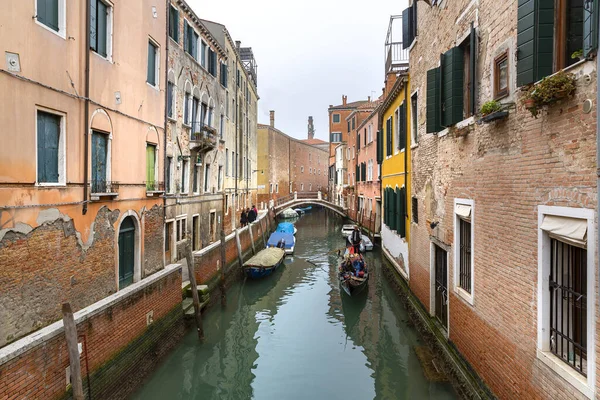 Fotografía Una Sugerente Visión Venecia Canal Los Edificios Históricos —  Fotos de Stock