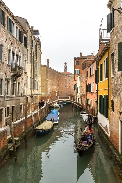 Photograph Suggestive Glimpse Venice Canal Historic Buildings — Stock Photo, Image