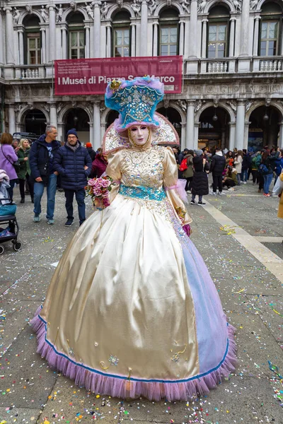 stock image Gorgeous lady dressed in mask for the Venice Carnival, Italy