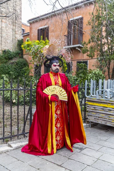Beautiful Chinese Emperor Mask Parading Venice Carnival Campo San Zaccaria — Stock Photo, Image