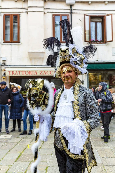 Kaunis Aatelismiehen Naamio 1700 Luvulta Karnevaaleille Venetsiassa Campo San Zaccariassa — kuvapankkivalokuva