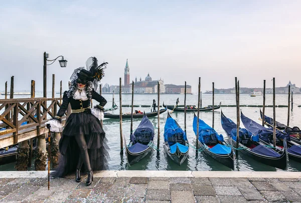 Riva Degli Shiavoni ヴェネツィア イタリアのカーニバルマスクの豪華な画像 — ストック写真