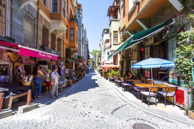 İSTANBUL, TURKEY 2023, Ağustos 04: İstanbul 'un en tarihi bölgelerinden biri, renk ve yaşam dolu