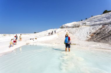 Türkiye 'de bir Unesco miras alanı olan Pamukkale' nin ünlü travertin oluşumları