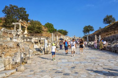 EPHESUS, TURKEY 2023, 10 Ağustos: Türkiye 'nin güneybatısındaki çok önemli bir arkeoloji sahası olan Efes' in güzel manzarası