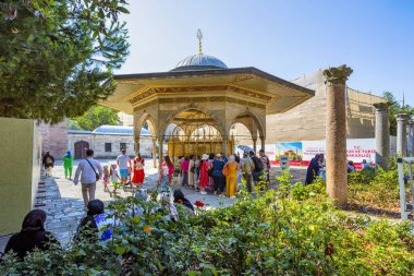 İSTANBUL, TURKEY 2023 Ağustos 03: İstanbul, Türkiye 'de Ayasofya' nın abdesti için çeşme