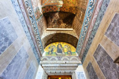 İstanbul 'daki Ayasofya Camii' nin içi çok güzel görünüyor.