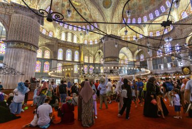 İstanbul, Türkiye 2023, Ağustos 03: İstanbul, Türkiye 'de Mavi Cami olarak bilinen Sultanahmet Camii' nin güzel manzarası