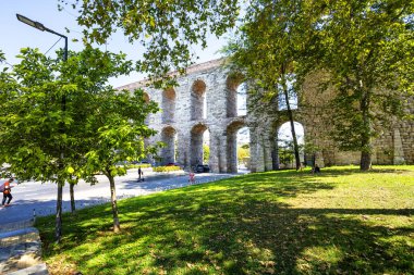 İstanbul, Türkiye 'deki Valens su kemerinin güzel manzarası