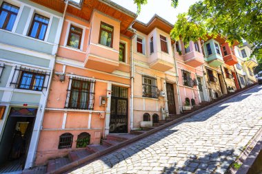 İSTANBUL, TURKEY 2023 Ağustos 04: İstanbul 'un en tarihi bölgelerinden biri, renk ve yaşam dolu