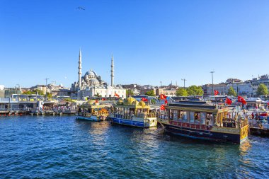 Eminonu limanı İstanbul, Türkiye 'den Yeni Cami Camii' nin güzel manzarası