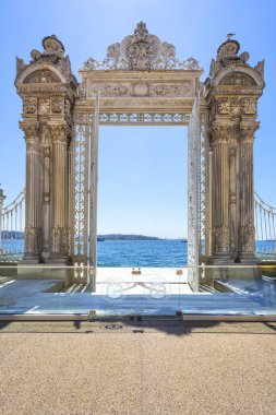 İstanbul, Türkiye 'deki Dolmabahçe Sarayı' nın güzel dış görünüşü