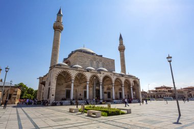 Osmanlı döneminde inşa edilen Selimiye Camii, Mevlana mozolesinin yakınında yer almaktadır.