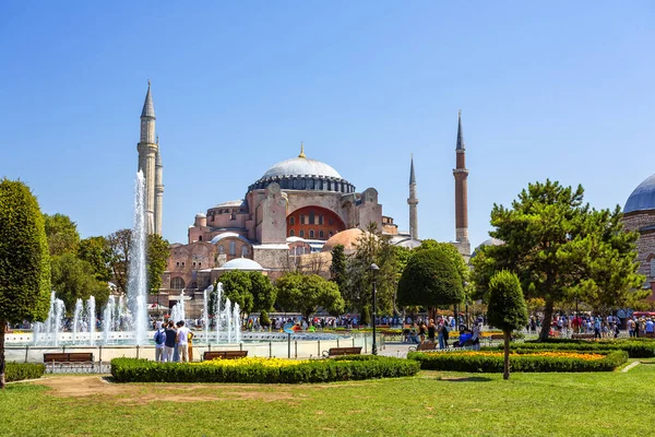 Ayasofya 'nın dış manzarası, Aya Sofya, İstanbul Sultanahmet Parkı' ndaki cami, Türkiye