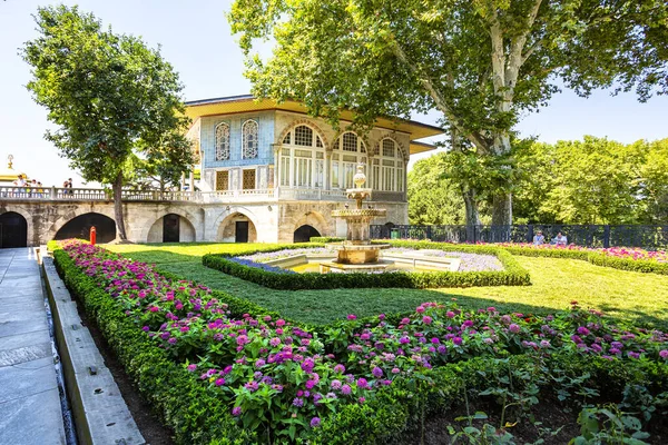 İstanbul, Türkiye 'deki ünlü Topkapı Sarayı' nın güzel manzarası