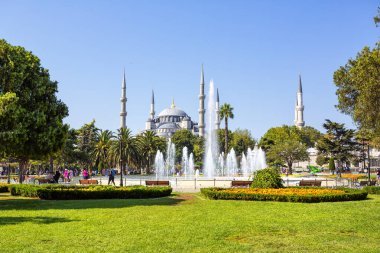 İstanbul 'daki Sultanahmet Camii' nin, Saltanahmet Park, Türkiye 'den güzel bir dış görünüşü var.