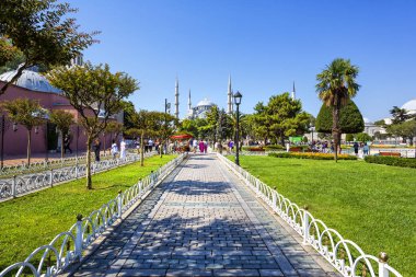 İstanbul 'daki Sultanahmet Camii' nin, Saltanahmet Park, Türkiye 'den güzel bir dış görünüşü var.