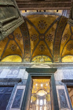 İstanbul, Türkiye 2023, Ağustos 03: İstanbul, Türkiye 'deki Ayasofya Camii' nin içi çok güzel.