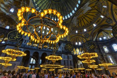 İstanbul, Türkiye 2023, Ağustos 03: İstanbul, Türkiye 'deki Ayasofya Camii' nin içi çok güzel.