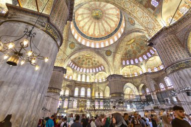 İstanbul, Türkiye 2023, Ağustos 03: İstanbul, Türkiye 'de Mavi Cami olarak bilinen Sultanahmet Camii' nin güzel manzarası
