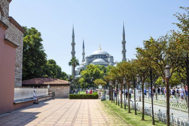 İstanbul 'daki Sultanahmet Camii' nin, Saltanahmet Park, Türkiye 'den güzel bir dış görünüşü var.